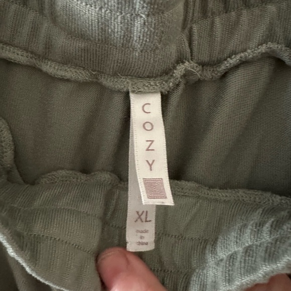 LuLaRoe Cozy Set-L top and XL pants - Picture 3 of 3